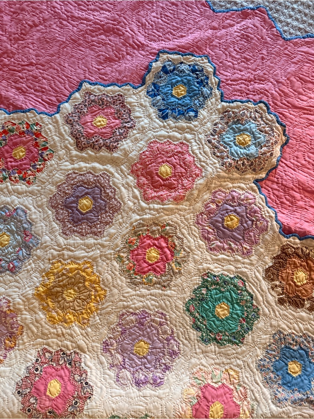 Vintage antique 30’s-40’s Grandmothers Flower Garden Quilt coverlet approx7x5.5
